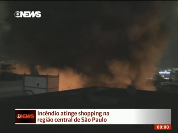 Incêndio atinge shopping popular no Brás, em São Paulo